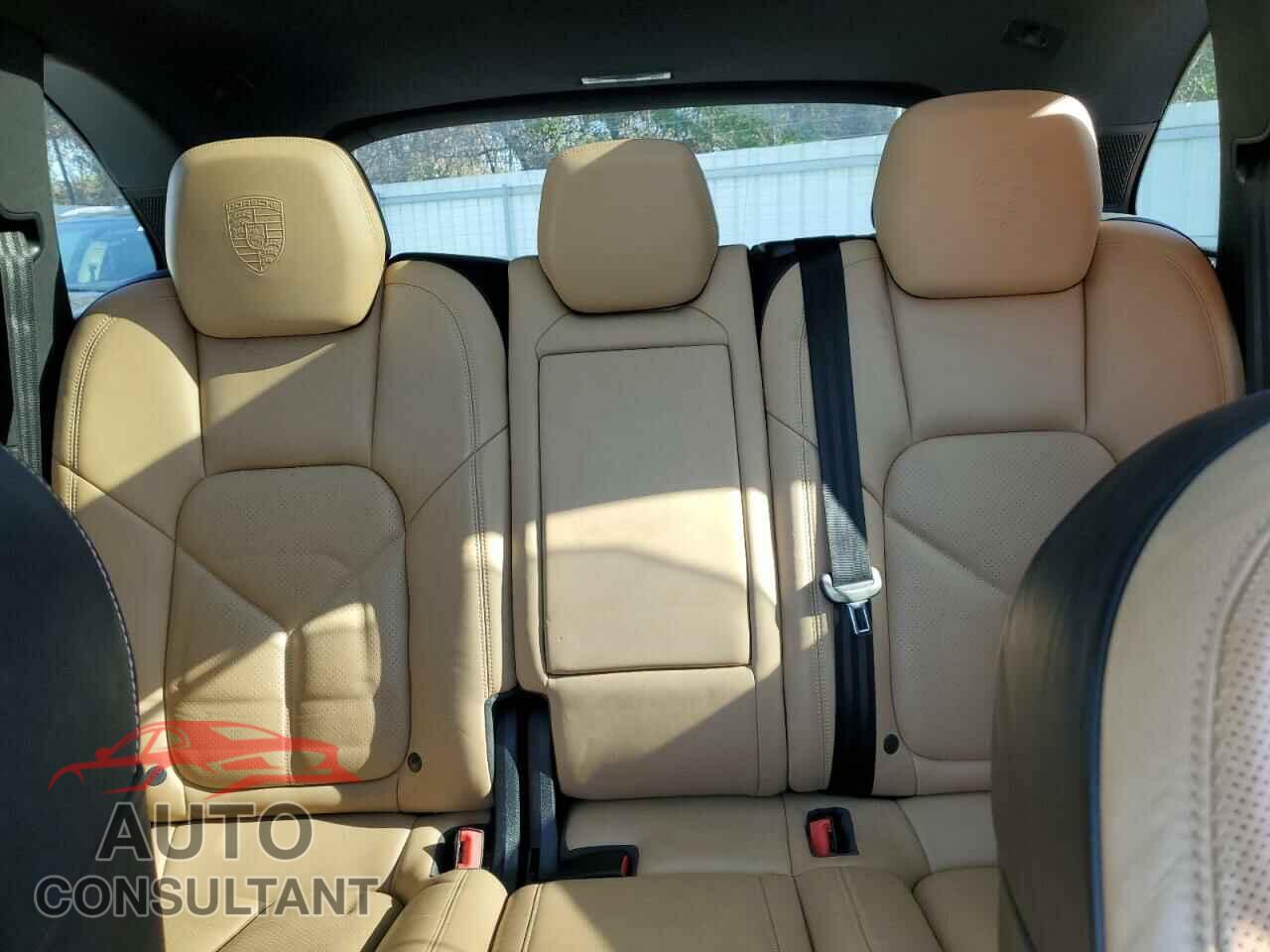 PORSCHE CAYENNE 2017 - WP1AA2A28HKA87982