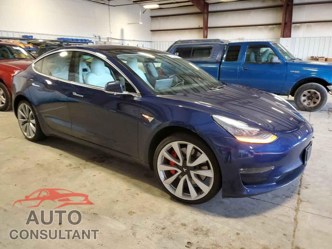 TESLA MODEL 3 2018 - 5YJ3E1EB9JF080657