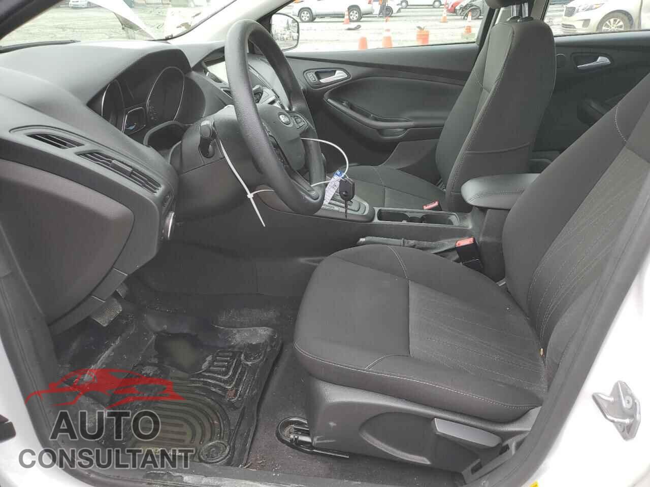 FORD FOCUS 2017 - 1FADP3M22HL336534