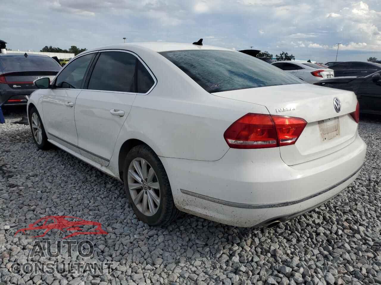 VOLKSWAGEN PASSAT 2012 - 1VWCP7A38CC060067