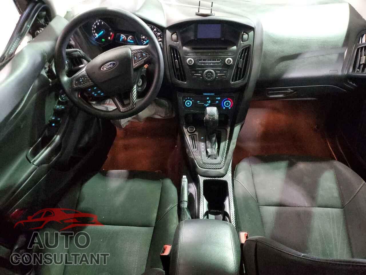FORD FOCUS 2015 - 1FADP3F28FL218403