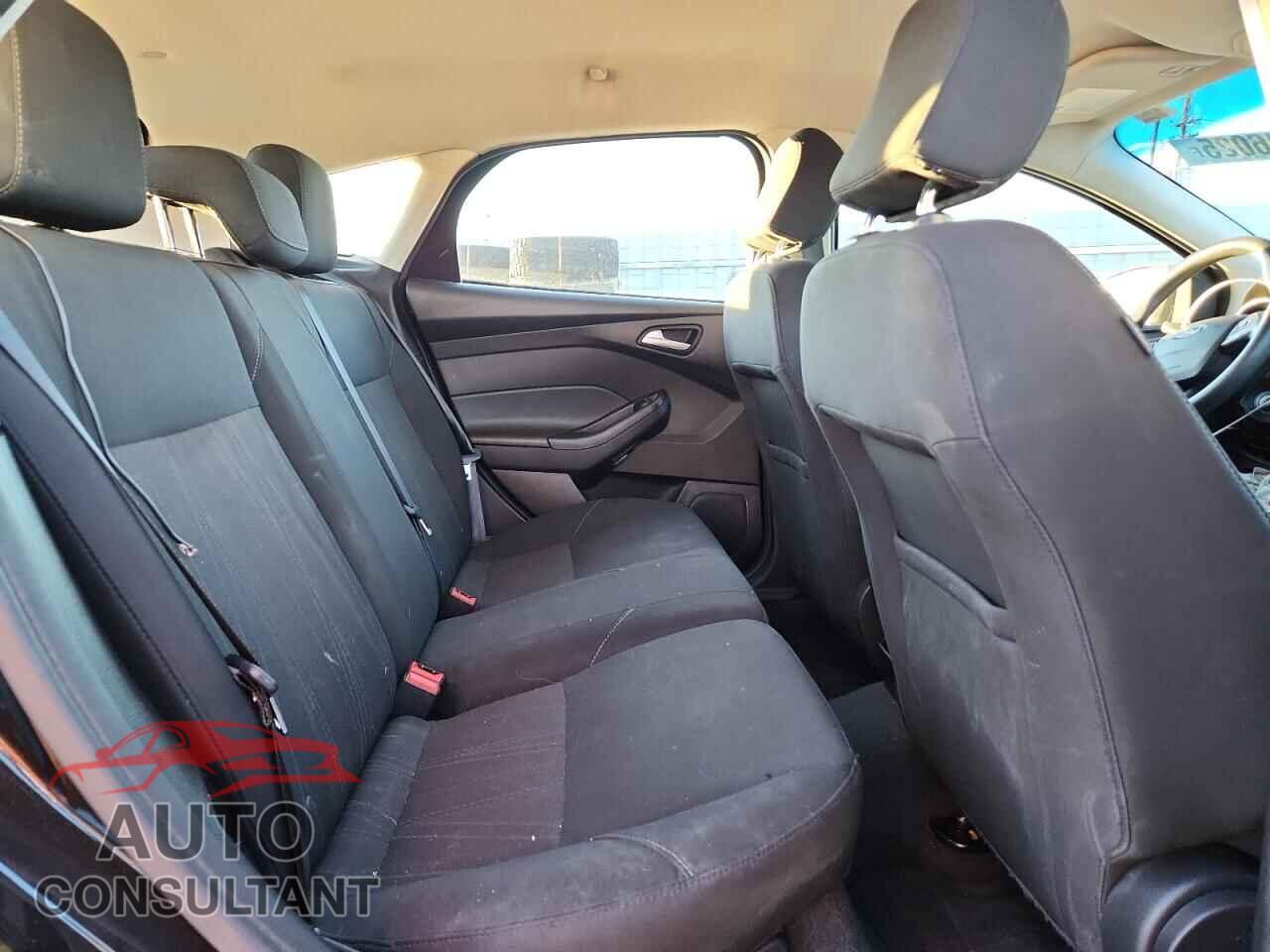 FORD FOCUS 2017 - 1FADP3K20HL217948