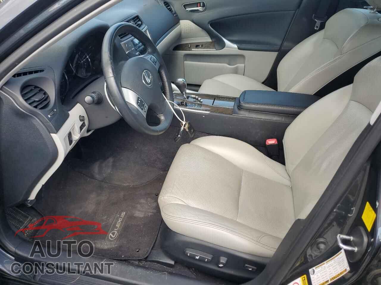LEXUS IS 2011 - JTHCE5C21B5000876