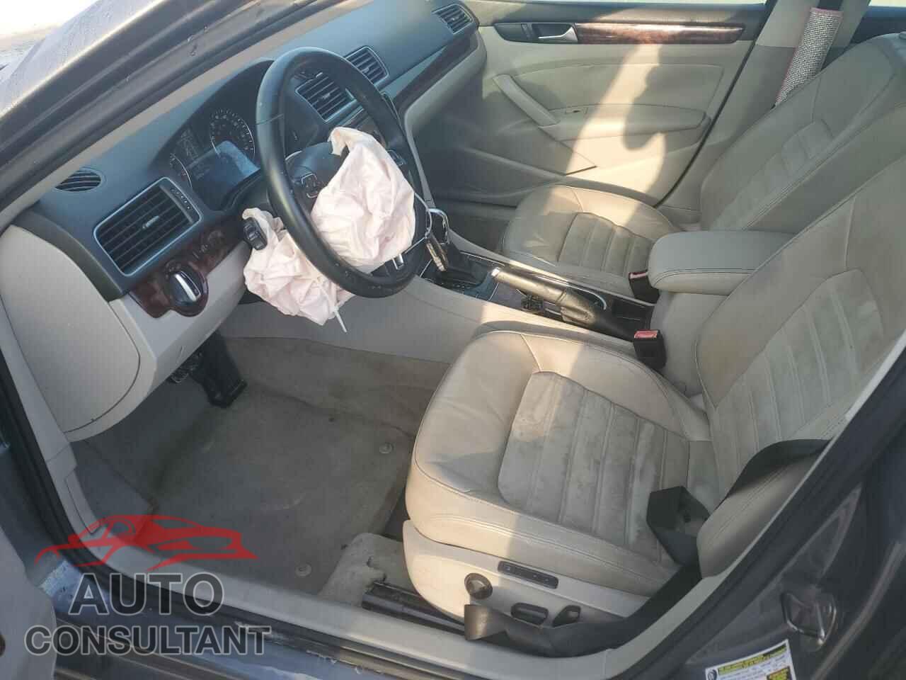 VOLKSWAGEN PASSAT 2013 - 1VWCP7A30DC070738