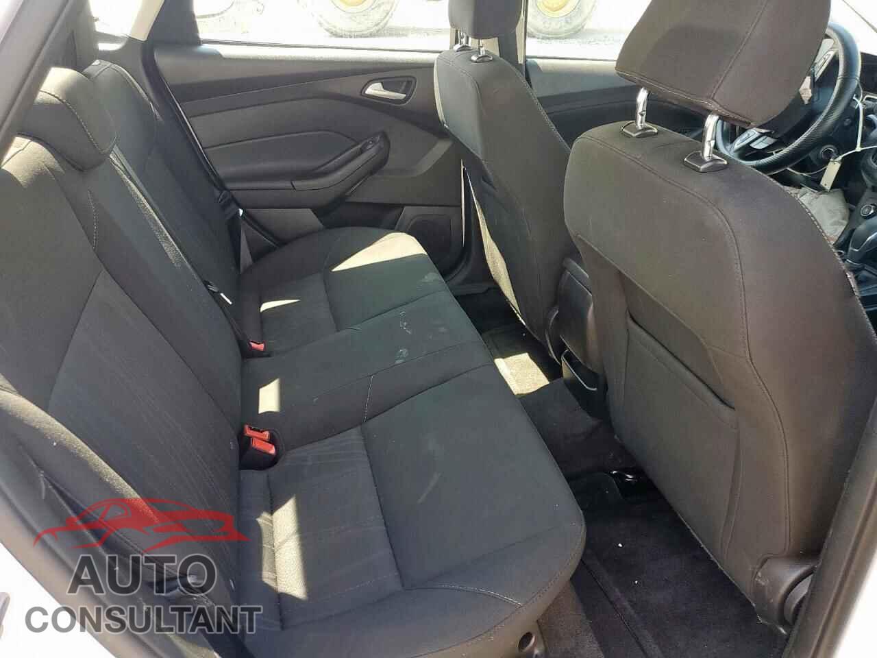 FORD FOCUS 2017 - 1FADP3F22HL320265