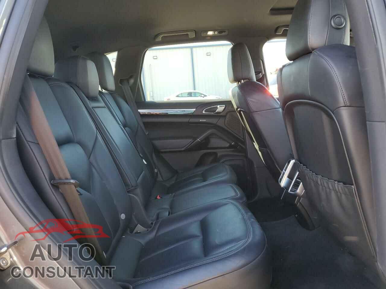 PORSCHE CAYENNE 2016 - WP1AA2A24GKA11187