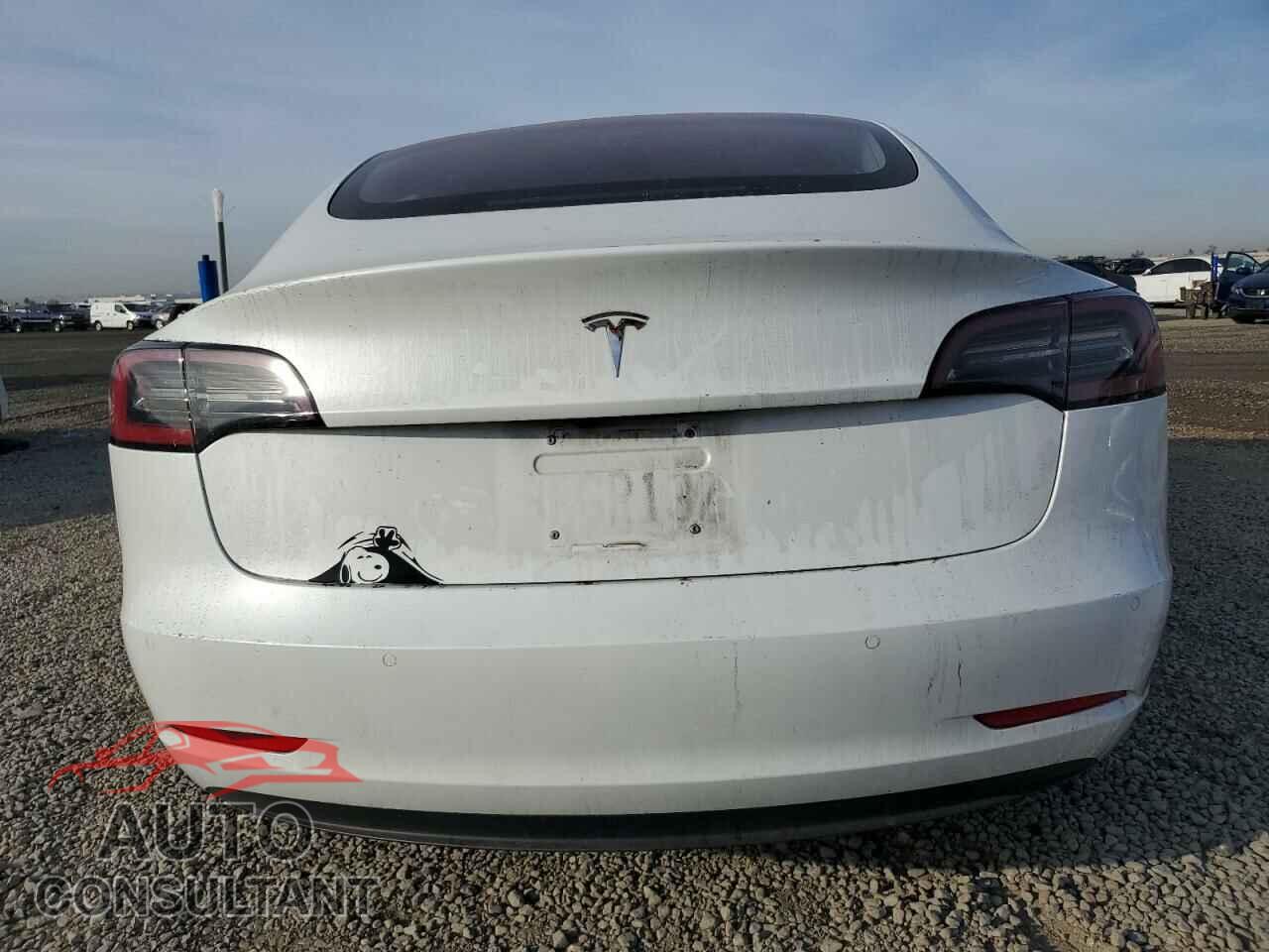 TESLA MODEL 3 2018 - 5YJ3E1EA4JF017277