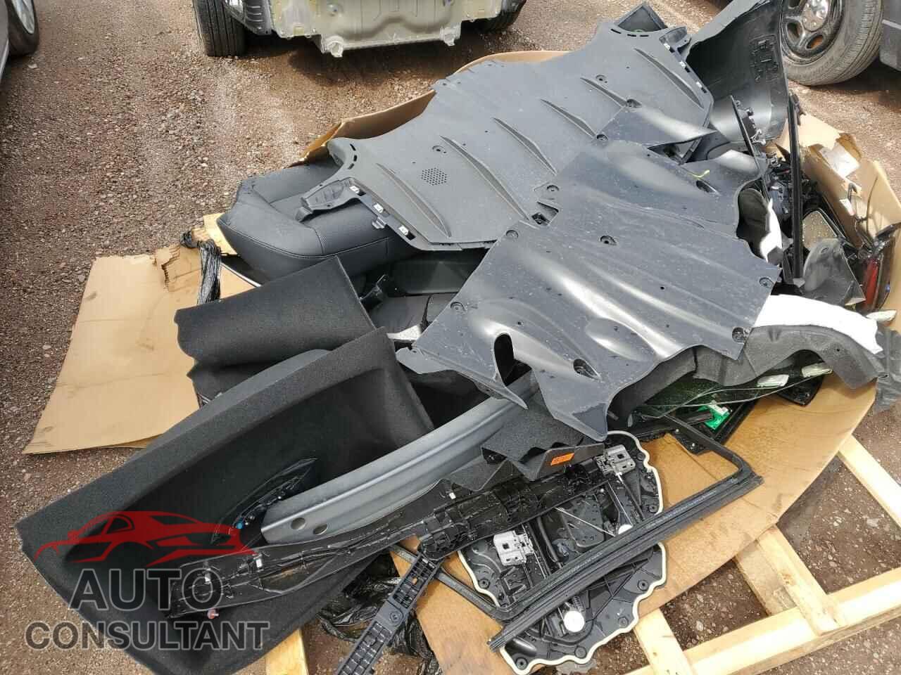 TESLA MODEL 3 2025 - 5YJ3E1EA1SF004021