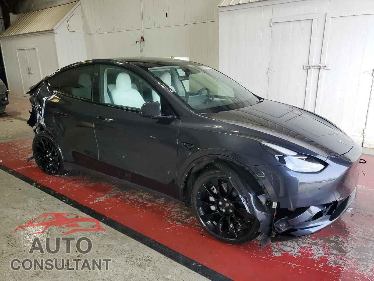 TESLA MODEL Y 2024 - 7SAYGAEE6RF037080