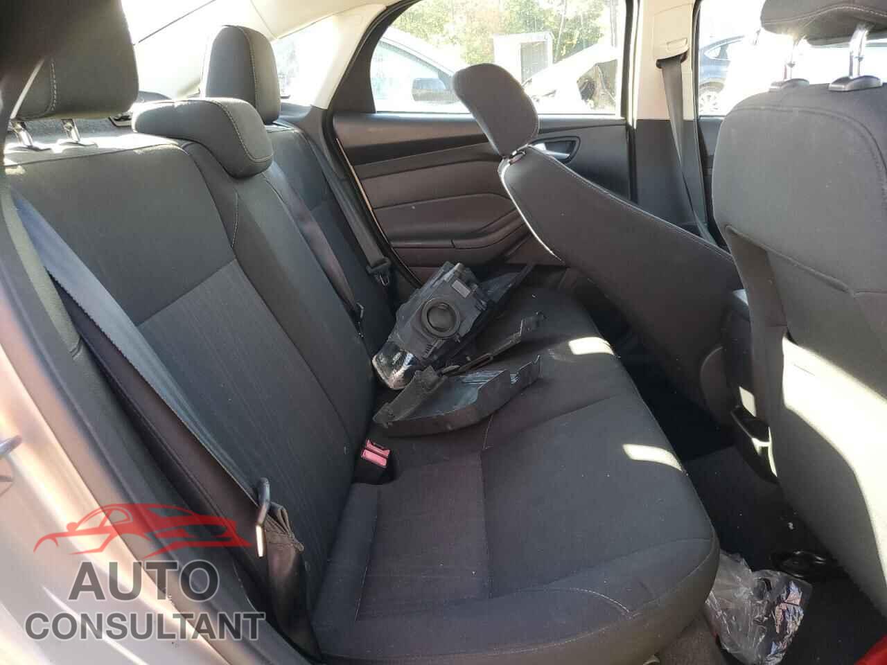 FORD FOCUS 2015 - 1FADP3F21FL226729