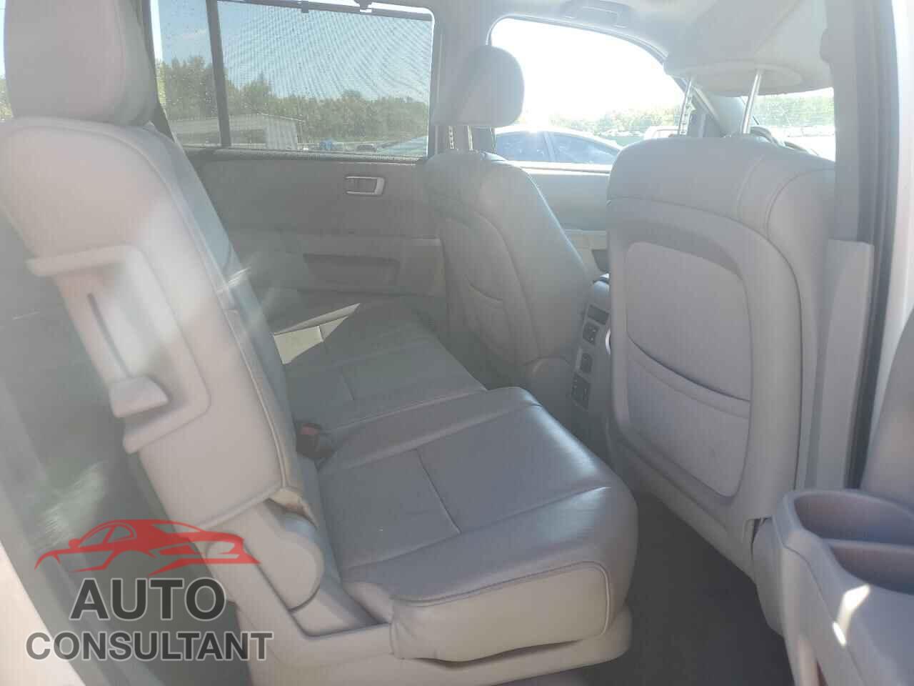 HONDA PILOT 2014 - 5FNYF3H93EB023545