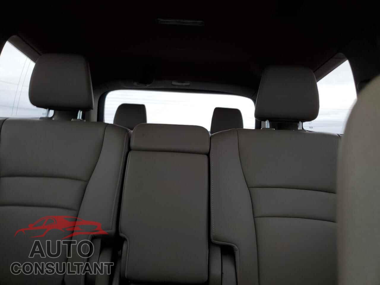 HONDA PILOT 2017 - 5FNYF6H55HB057263