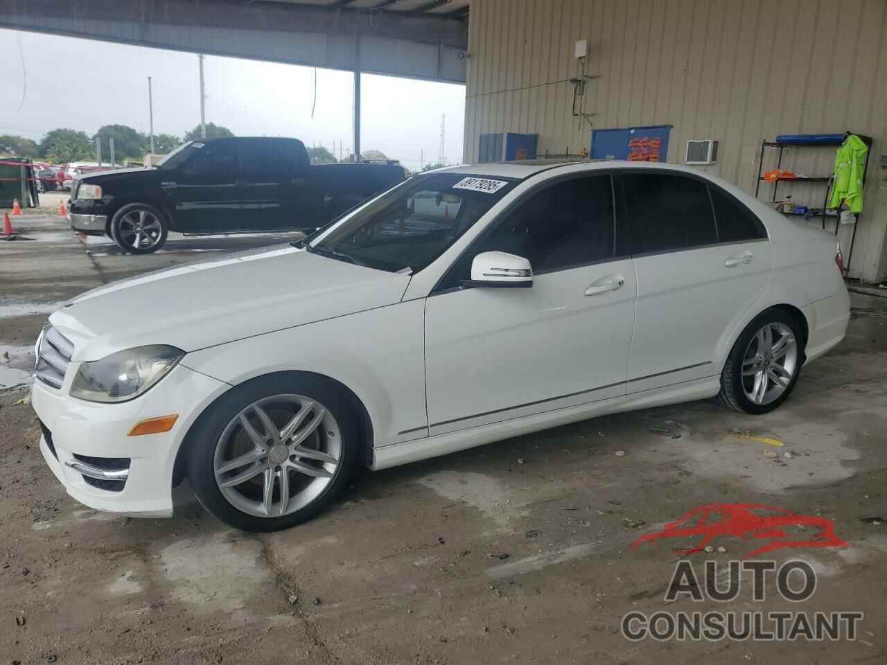 MERCEDES-BENZ C-CLASS 2013 - WDDGF4HB2DR263947