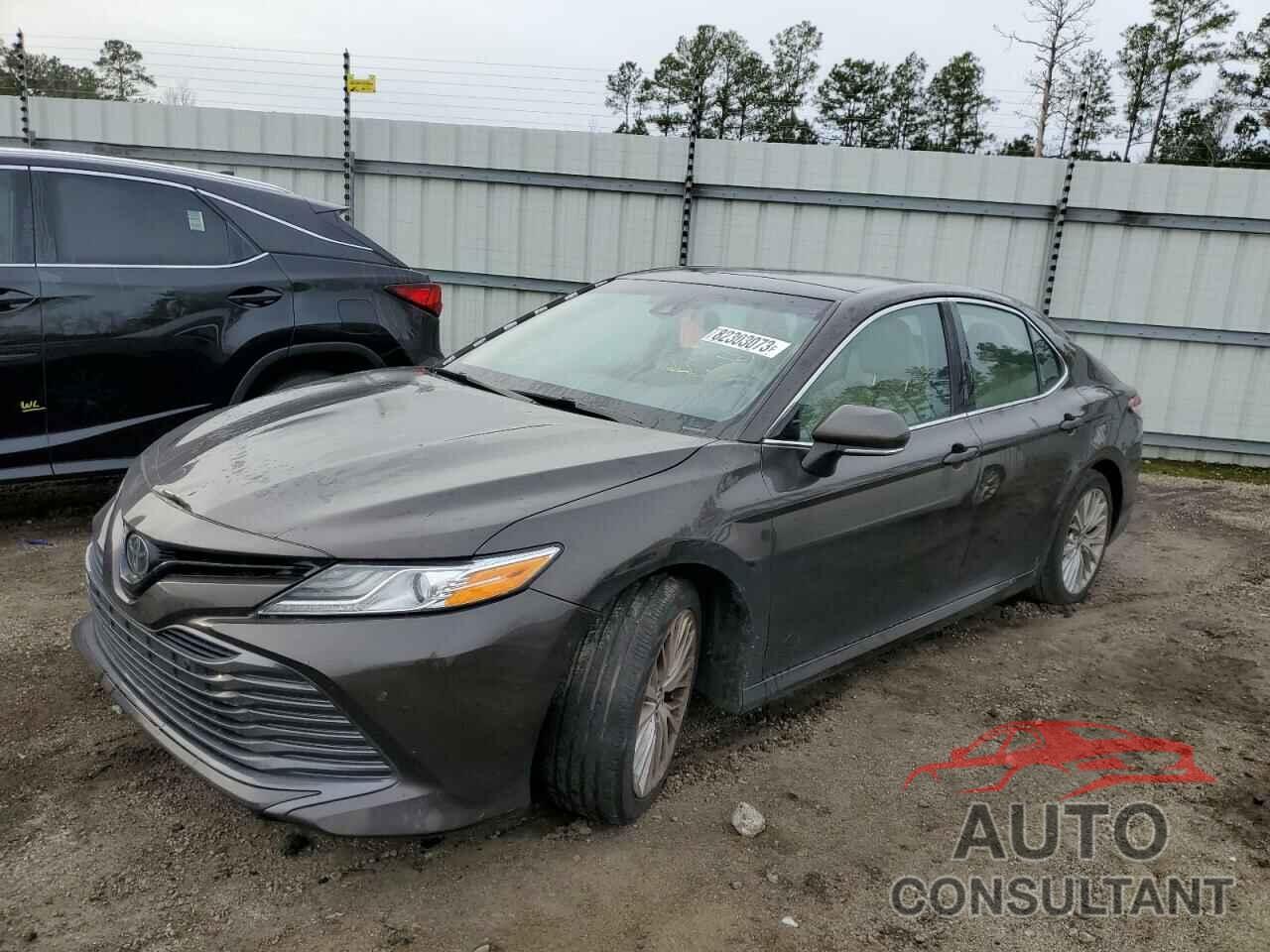 TOYOTA CAMRY 2018 - 4T1B11HK7JU059988