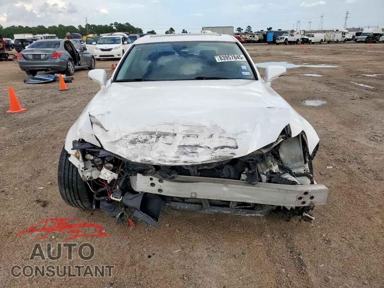 LEXUS IS 2009 - JTHBE262195022828