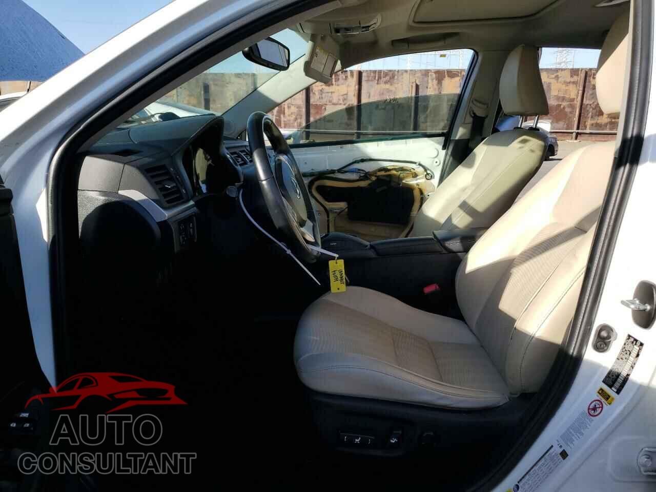 LEXUS CT 200 2013 - JTHKD5BH8D2157247