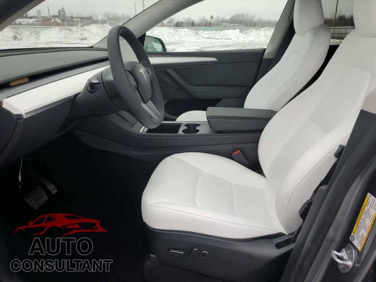 TESLA MODEL Y 2024 - LRWYGDFD8RC662417