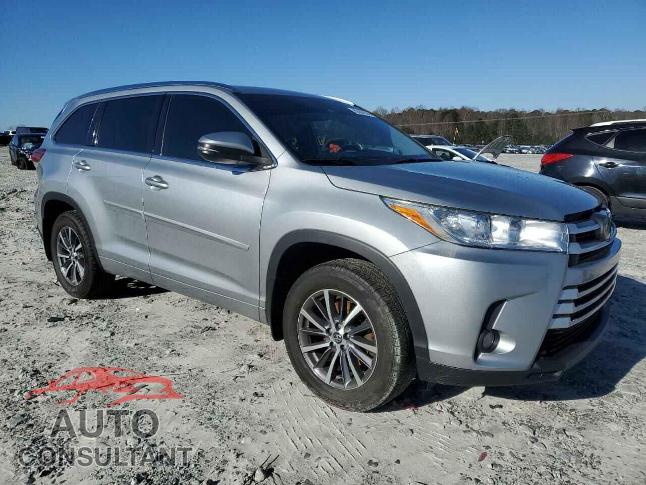 TOYOTA HIGHLANDER 2018 - 5TDJZRFH2JS817576