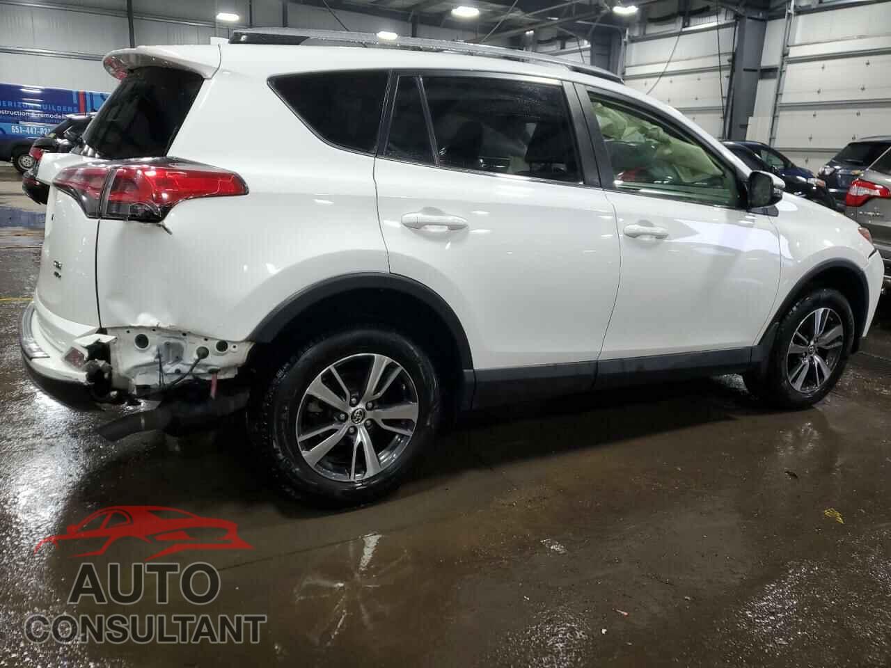 TOYOTA RAV4 2018 - JTMRFREV1JJ185444