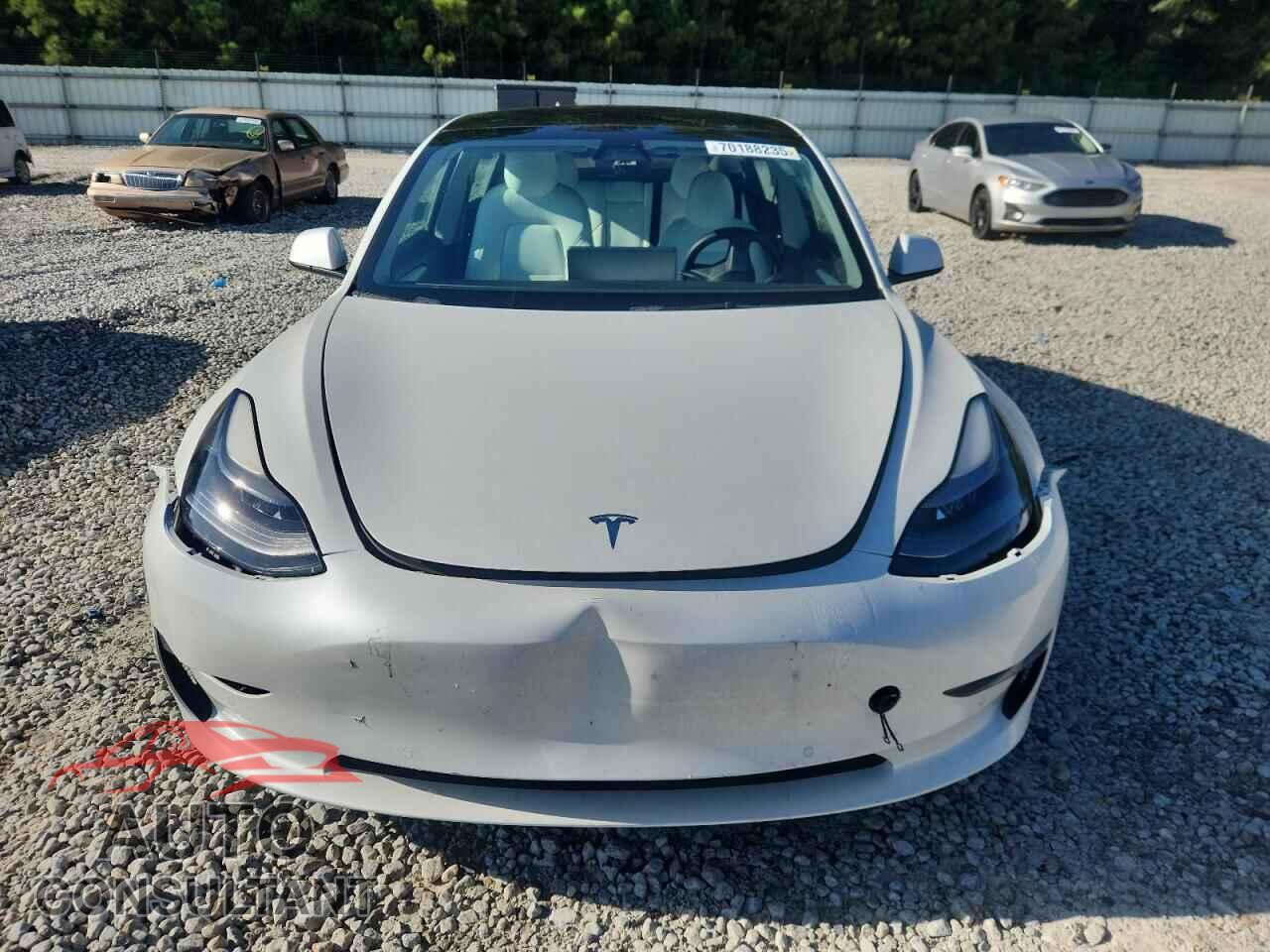 TESLA MODEL 3 2022 - 5YJ3E1EA0NF111095