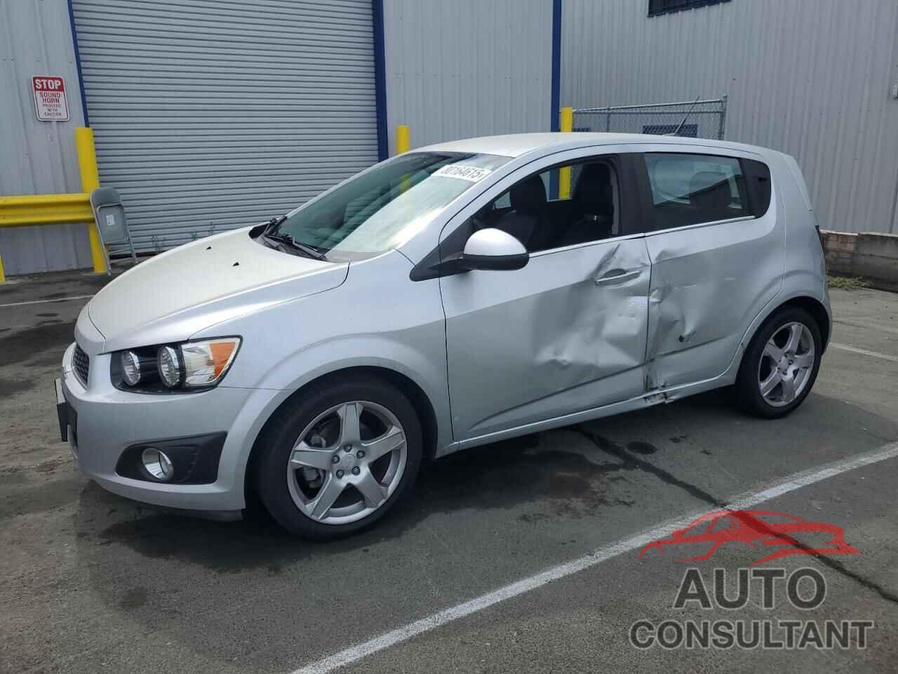 CHEVROLET SONIC 2014 - 1G1JE6SB5E4131294