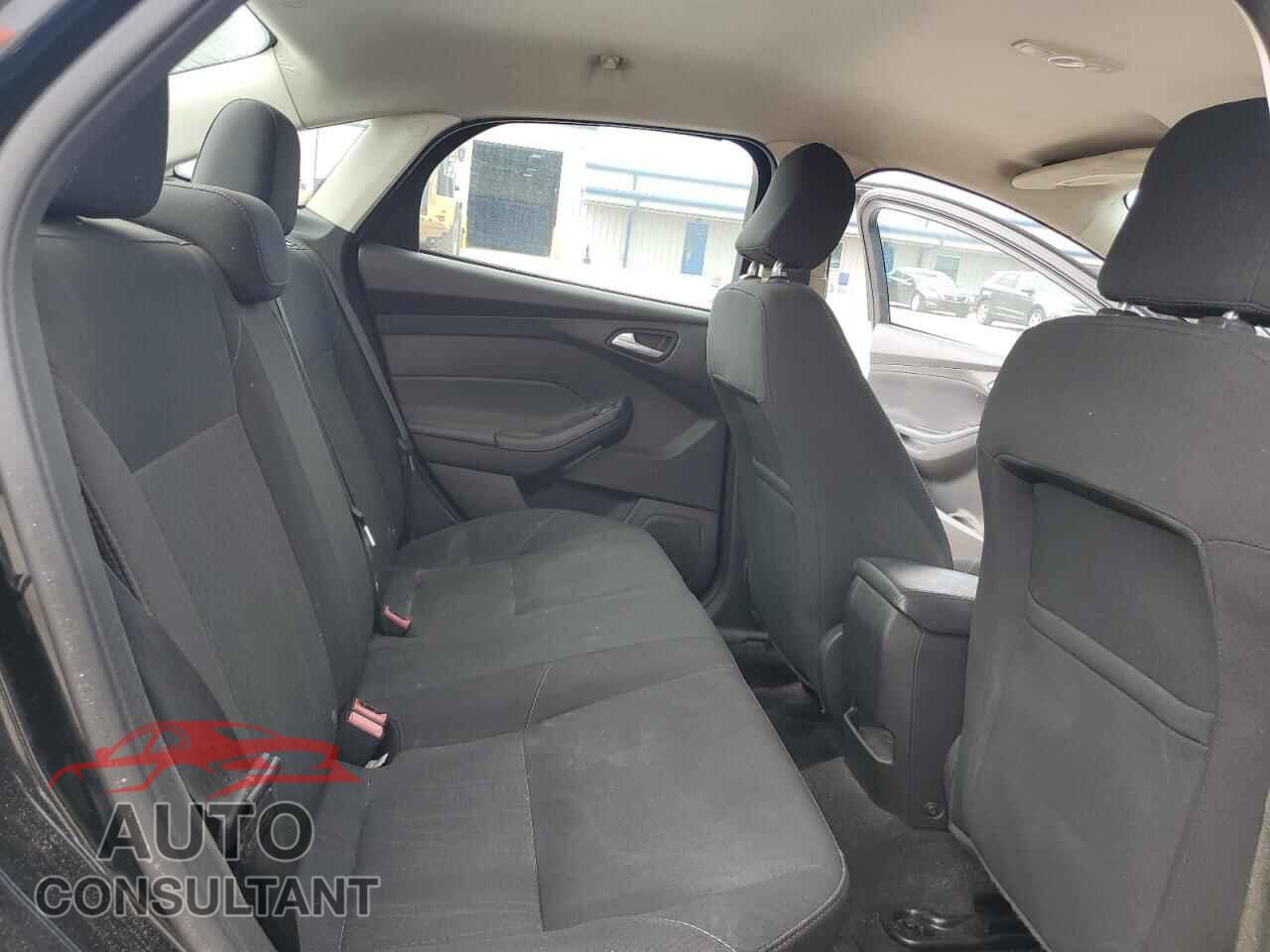 FORD FOCUS 2017 - 1FADP3F24HL300454