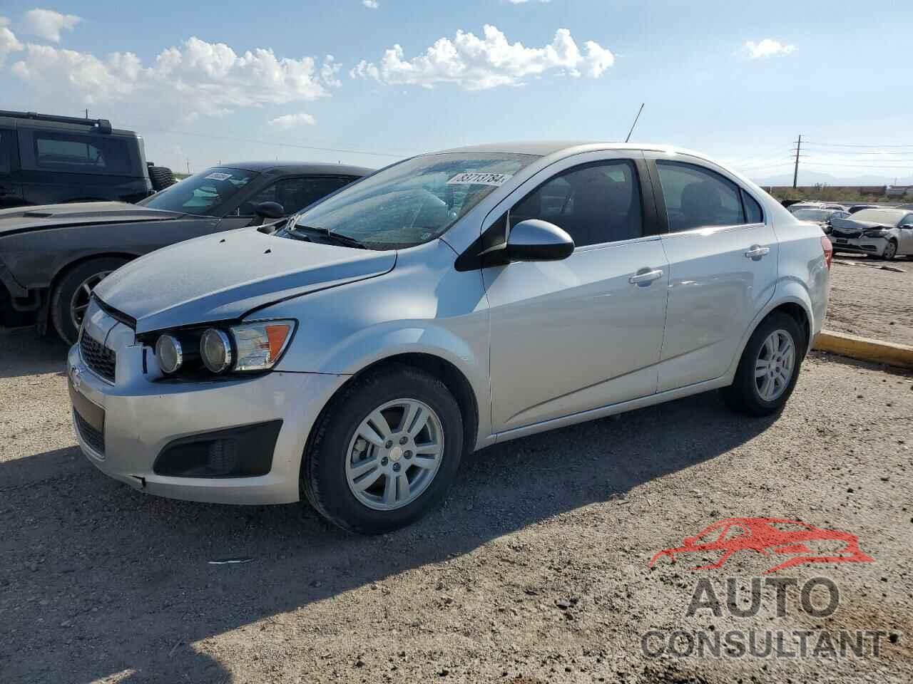 CHEVROLET SONIC 2015 - 1G1JC5SB8F4114765