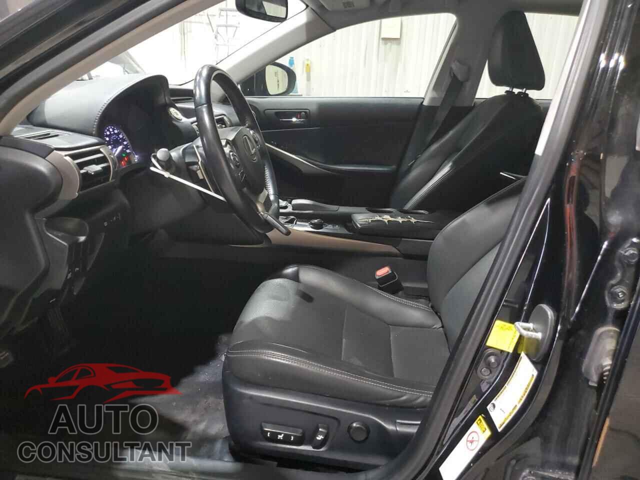 LEXUS IS 2014 - JTHBE1D27E5000646