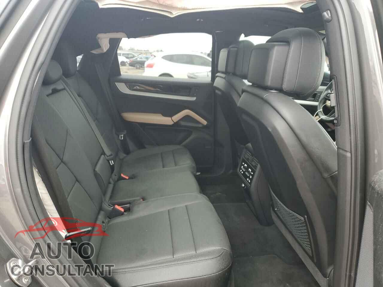 PORSCHE CAYENNE 2024 - WP1AA2AY2RDA03438
