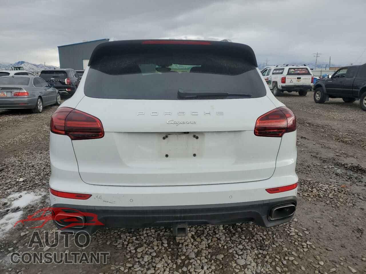 PORSCHE CAYENNE 2016 - WP1AA2A21GLA05017