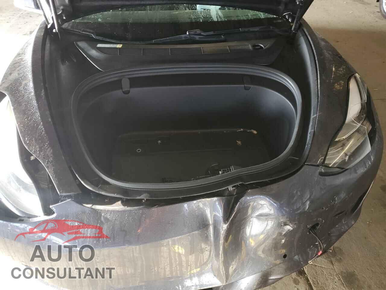 TESLA MODEL 3 2018 - 5YJ3E1EA2JF052111