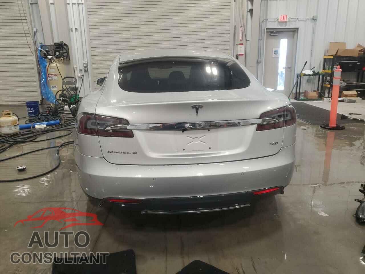 TESLA MODEL S 2015 - 5YJSA1S28FF090616