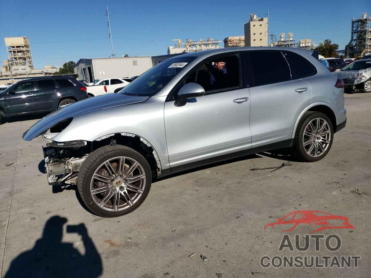 PORSCHE CAYENNE 2018 - WP1AA2A22JKA02270