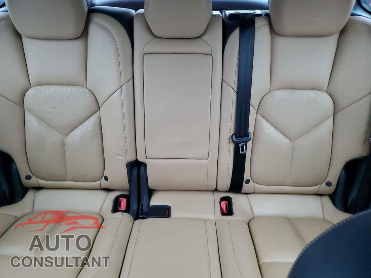 PORSCHE CAYENNE 2016 - WP1AA2A24GLA08994