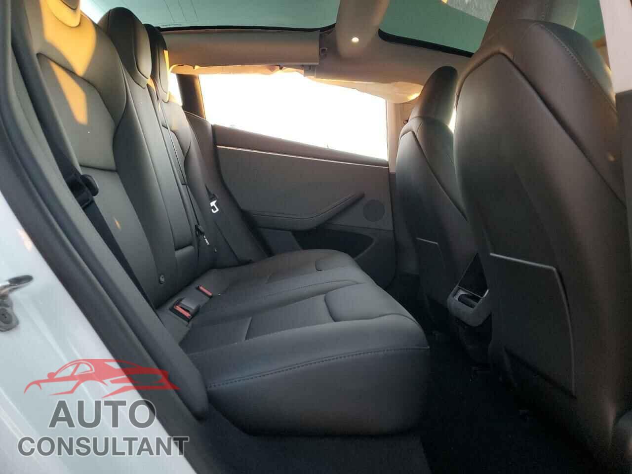 TESLA MODEL 3 2024 - 5YJ3E1EA7RF739872