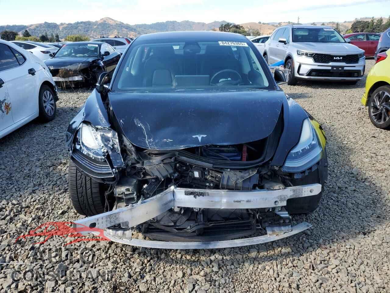 TESLA MODEL 3 2018 - 5YJ3E1EA5JF040163