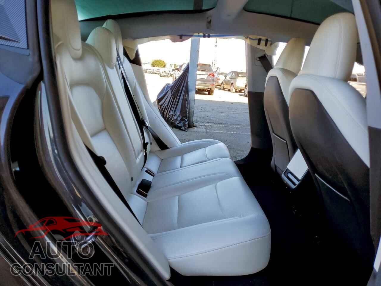 TESLA MODEL 3 2024 - 5YJ3E1EA4RF824216
