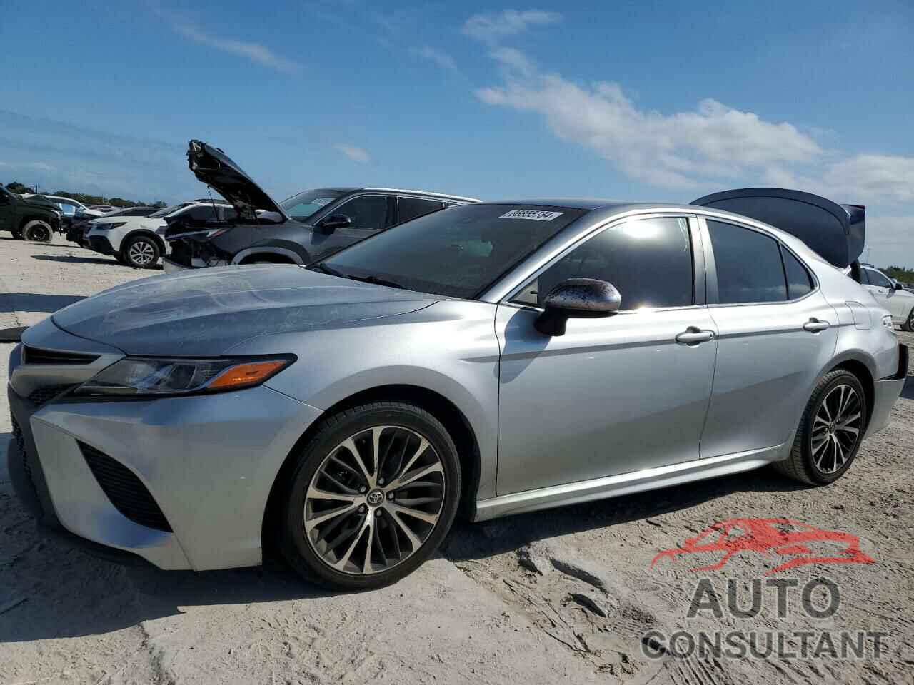 TOYOTA CAMRY 2018 - 4T1B11HK0JU666153