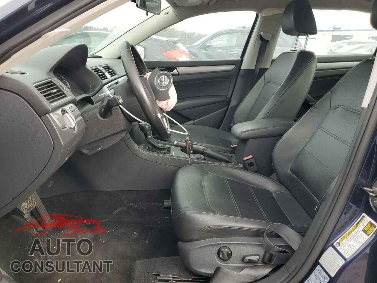 VOLKSWAGEN PASSAT 2015 - 1VWAT7A37FC005567