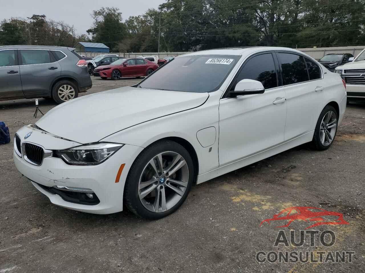 BMW 3 SERIES 2018 - WBA8E1C56JA762873