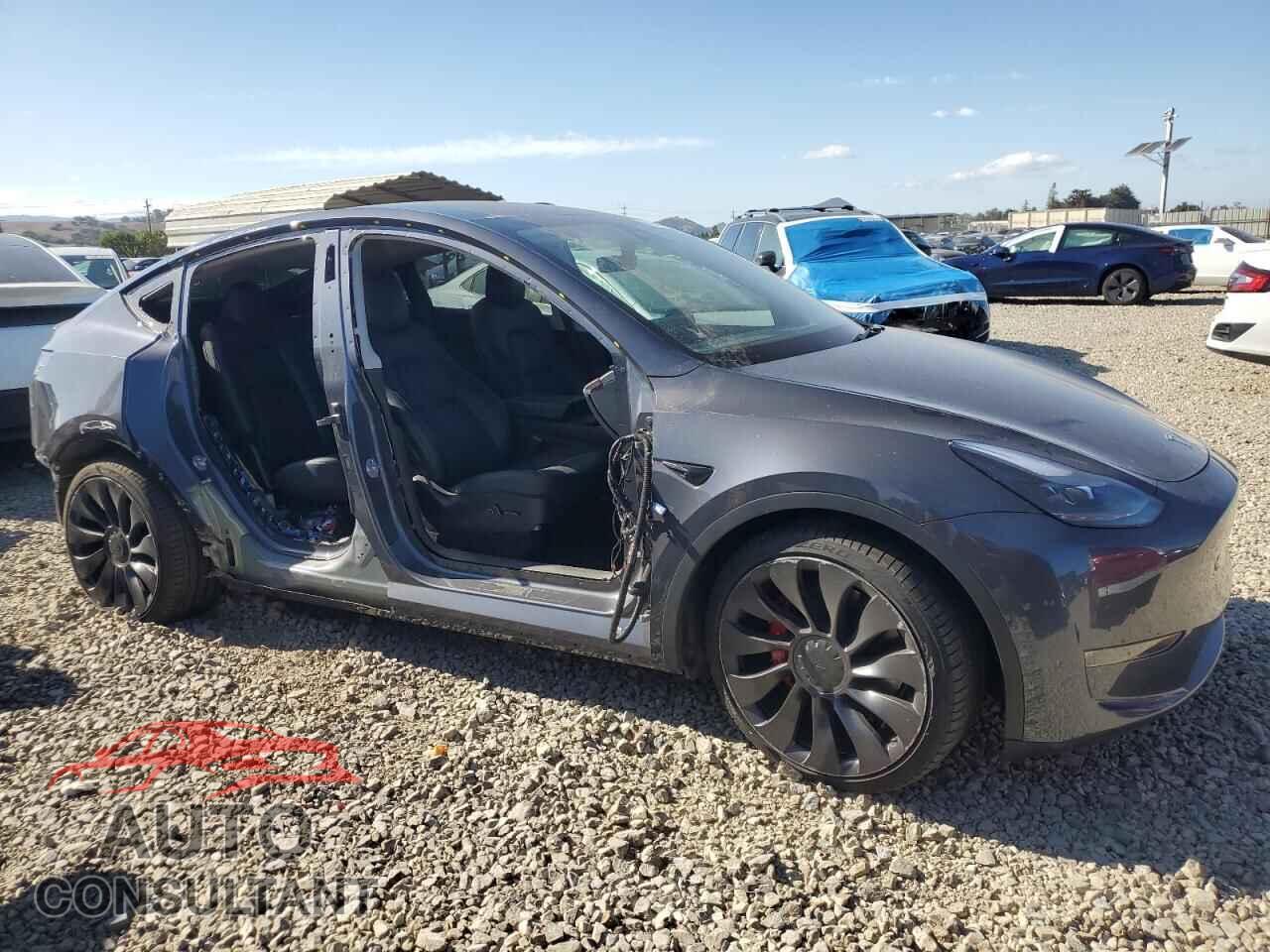 TESLA MODEL Y 2021 - 5YJYGDEF3MF124614