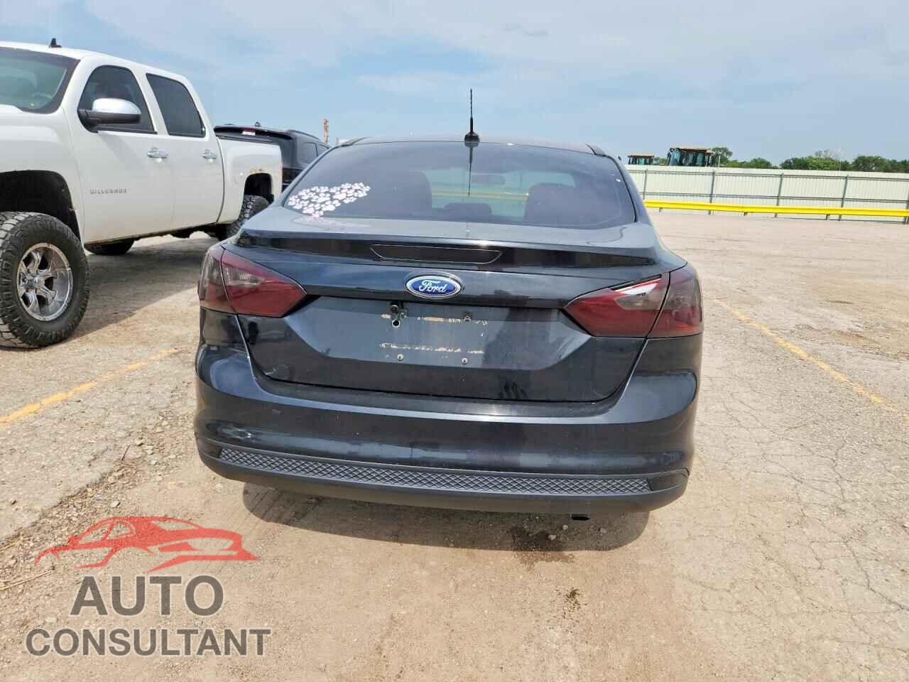 FORD FOCUS 2014 - 1FADP3F28EL300940