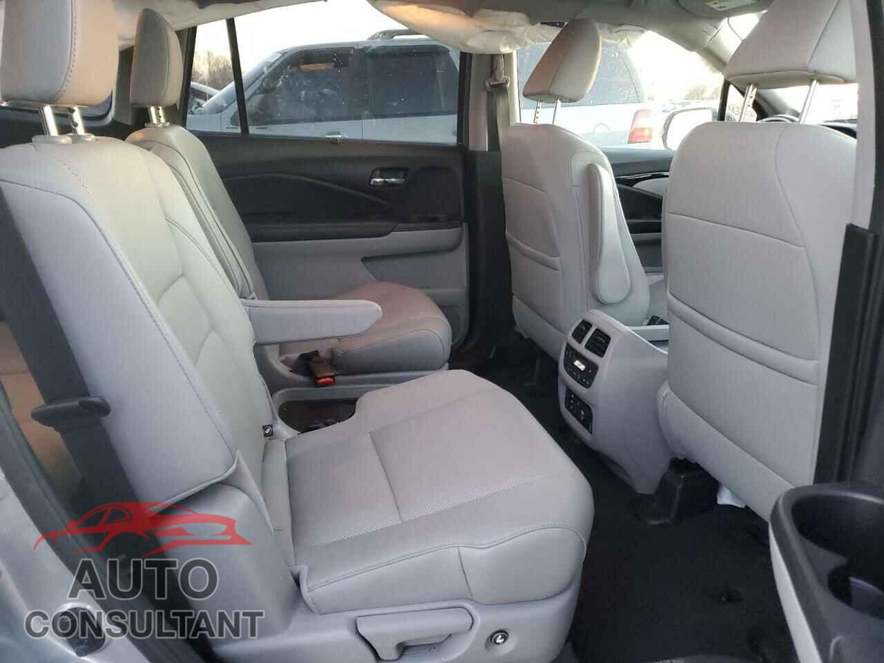 HONDA PILOT 2017 - 5FNYF6H02HB055667