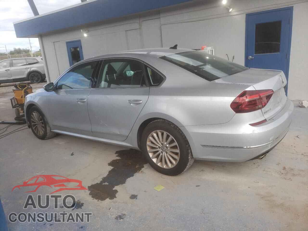 VOLKSWAGEN PASSAT 2017 - 1VWBT7A34HC024598