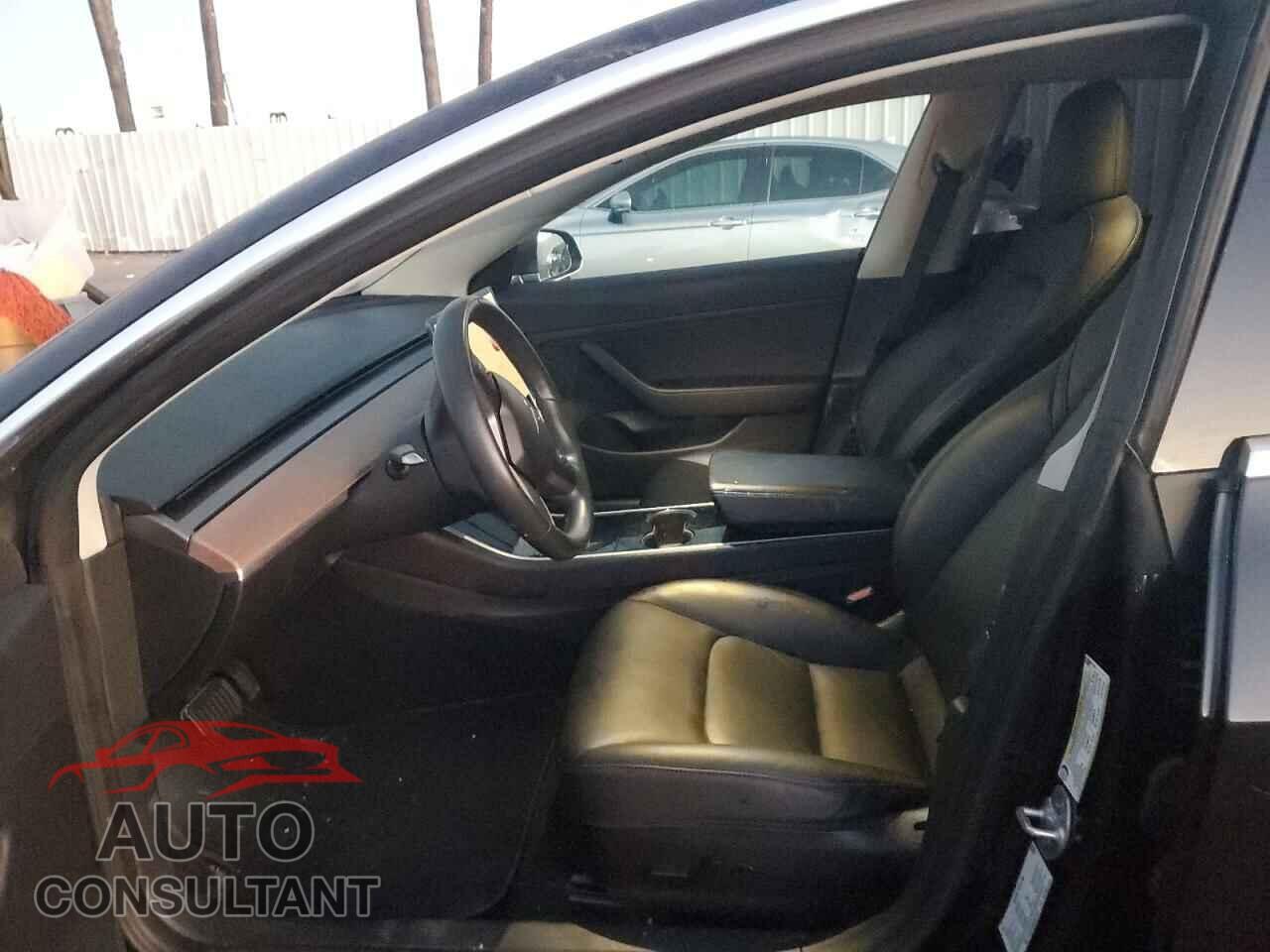 TESLA MODEL 3 2018 - 5YJ3E1EB0JF071670