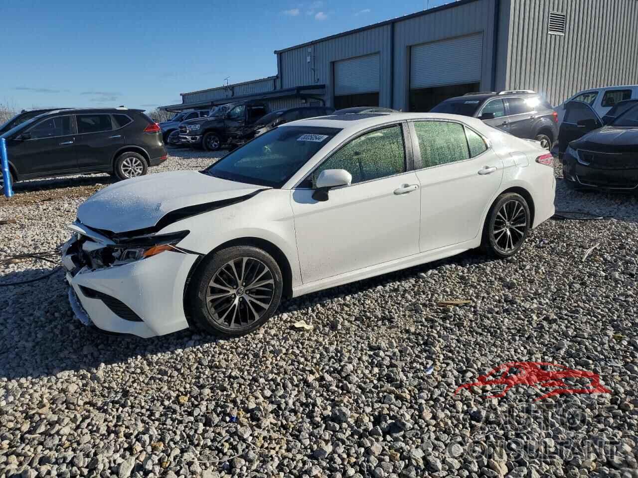 TOYOTA CAMRY 2018 - JTNB11HK4J3021107