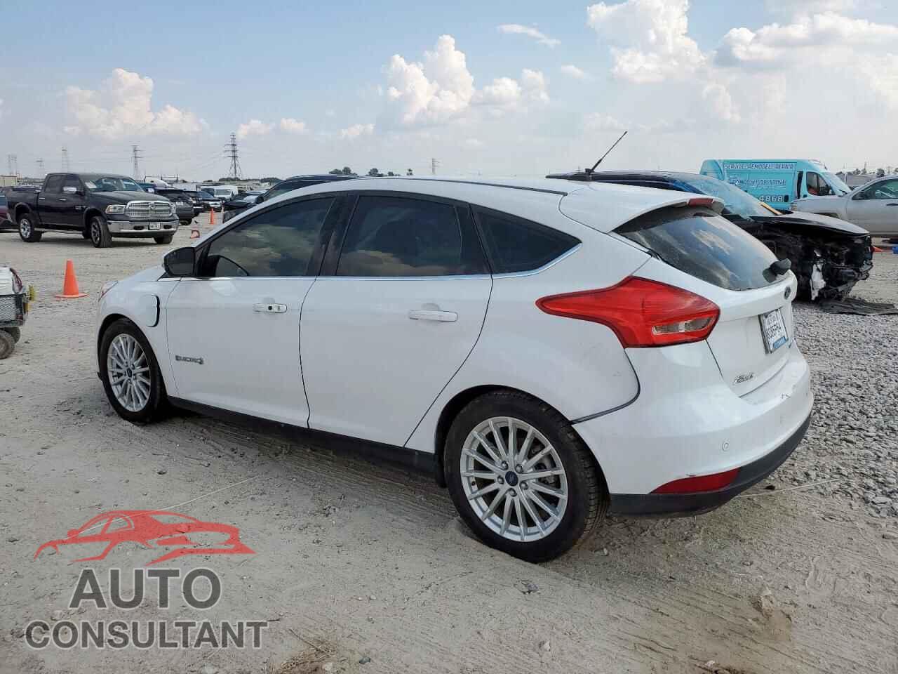 FORD FOCUS 2017 - 1FADP3R47HL224435