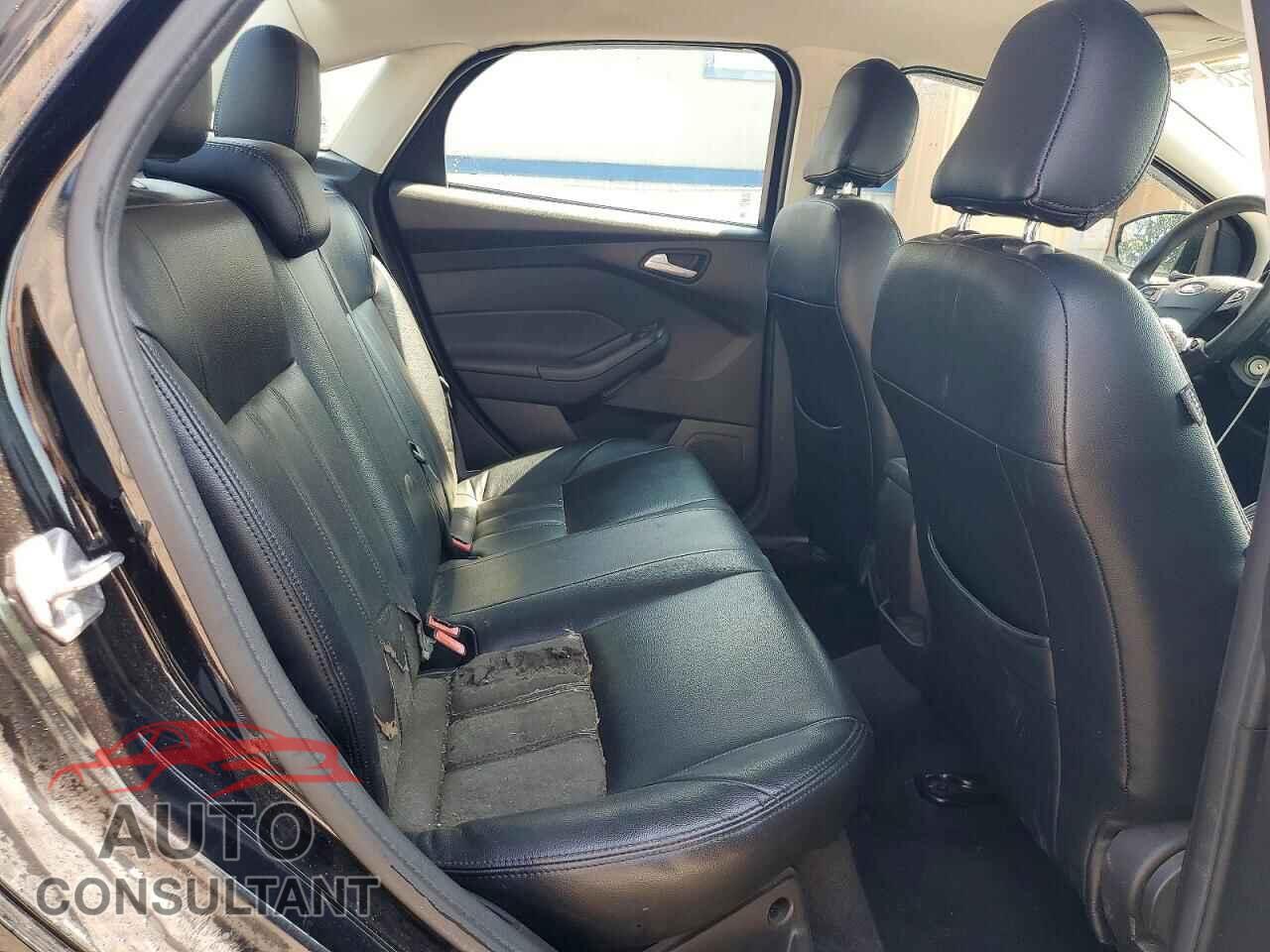 FORD FOCUS 2017 - 1FADP3F28HL322084