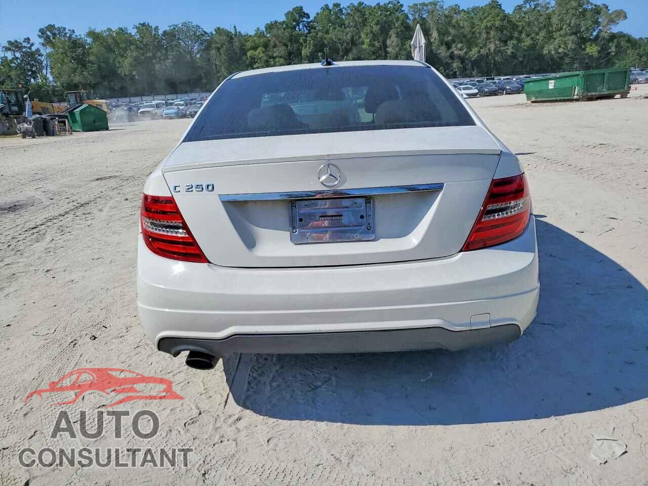 MERCEDES-BENZ C-CLASS 2012 - WDDGF4HB8CA602675