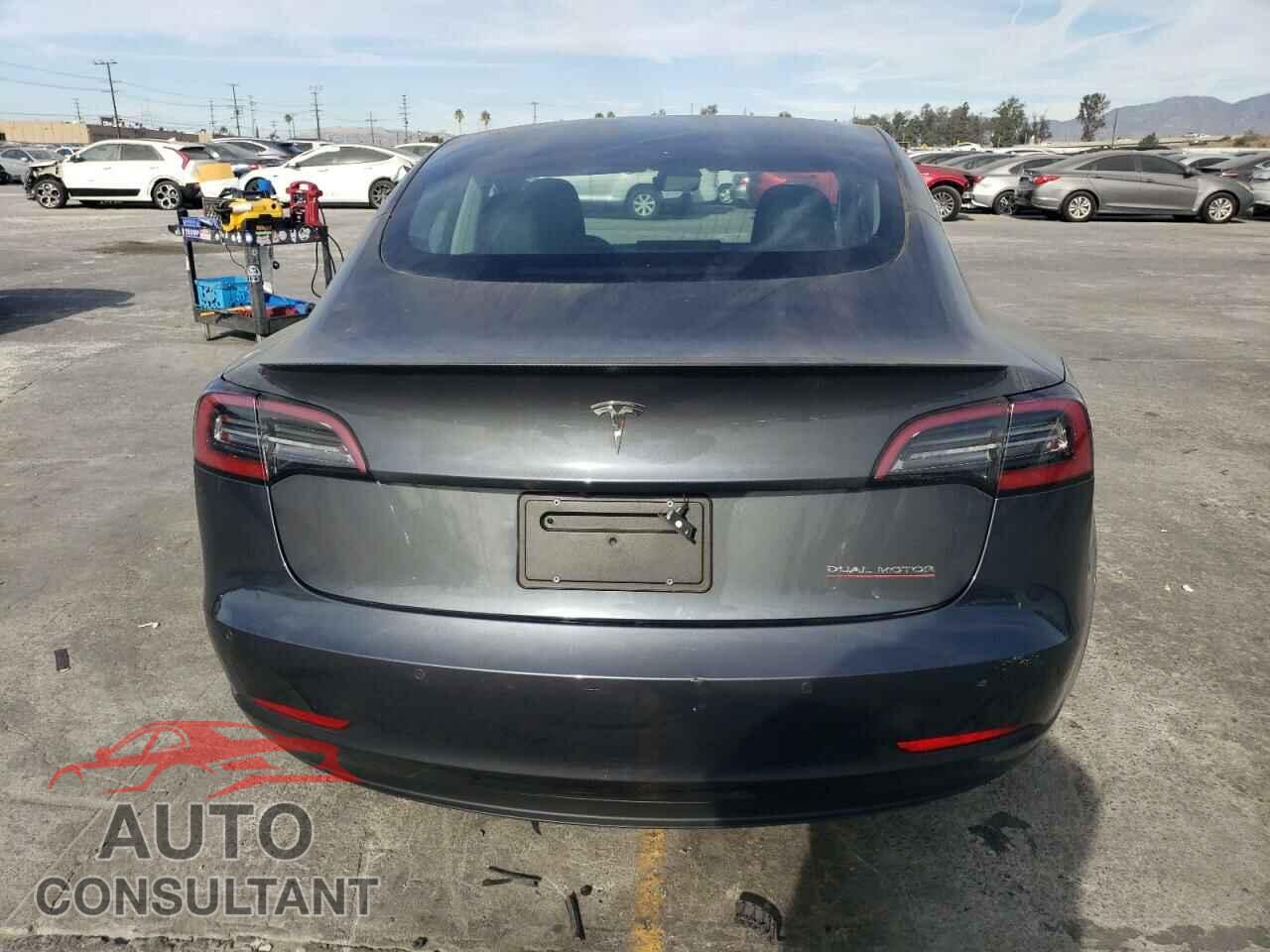 TESLA MODEL 3 2018 - 5YJ3E1EB0JF083012